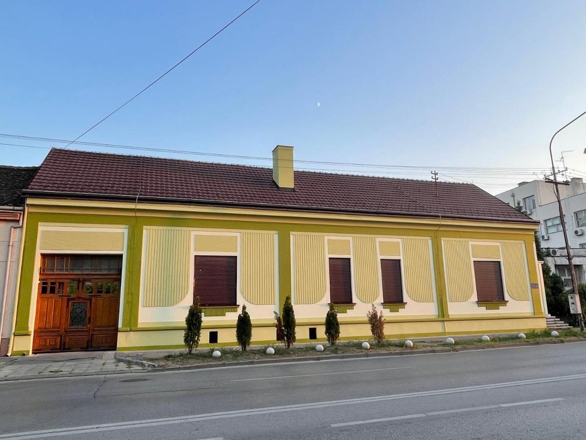Pb Urban Garden Stay With Secured Parking Sremska Mitrovica Exteriér fotografie