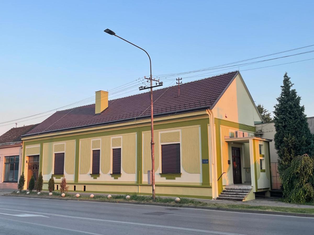 Pb Urban Garden Stay With Secured Parking Sremska Mitrovica Exteriér fotografie